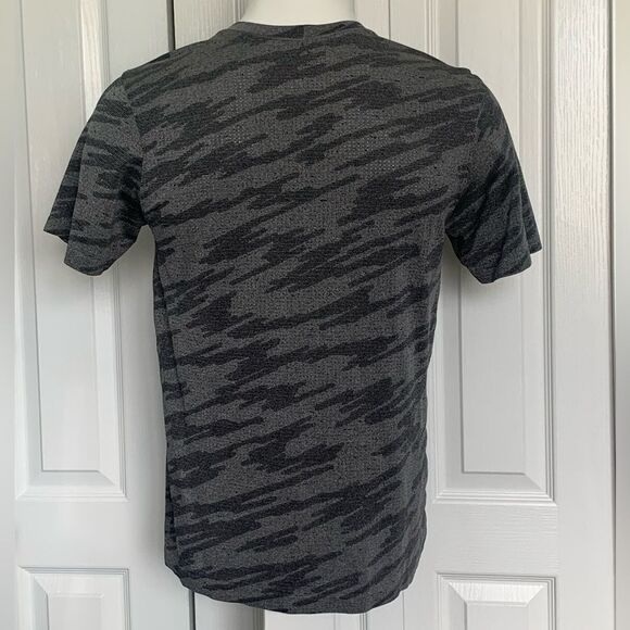 Gray lululemon Camouflage Men's T-Shirt - Picture 2 of 6